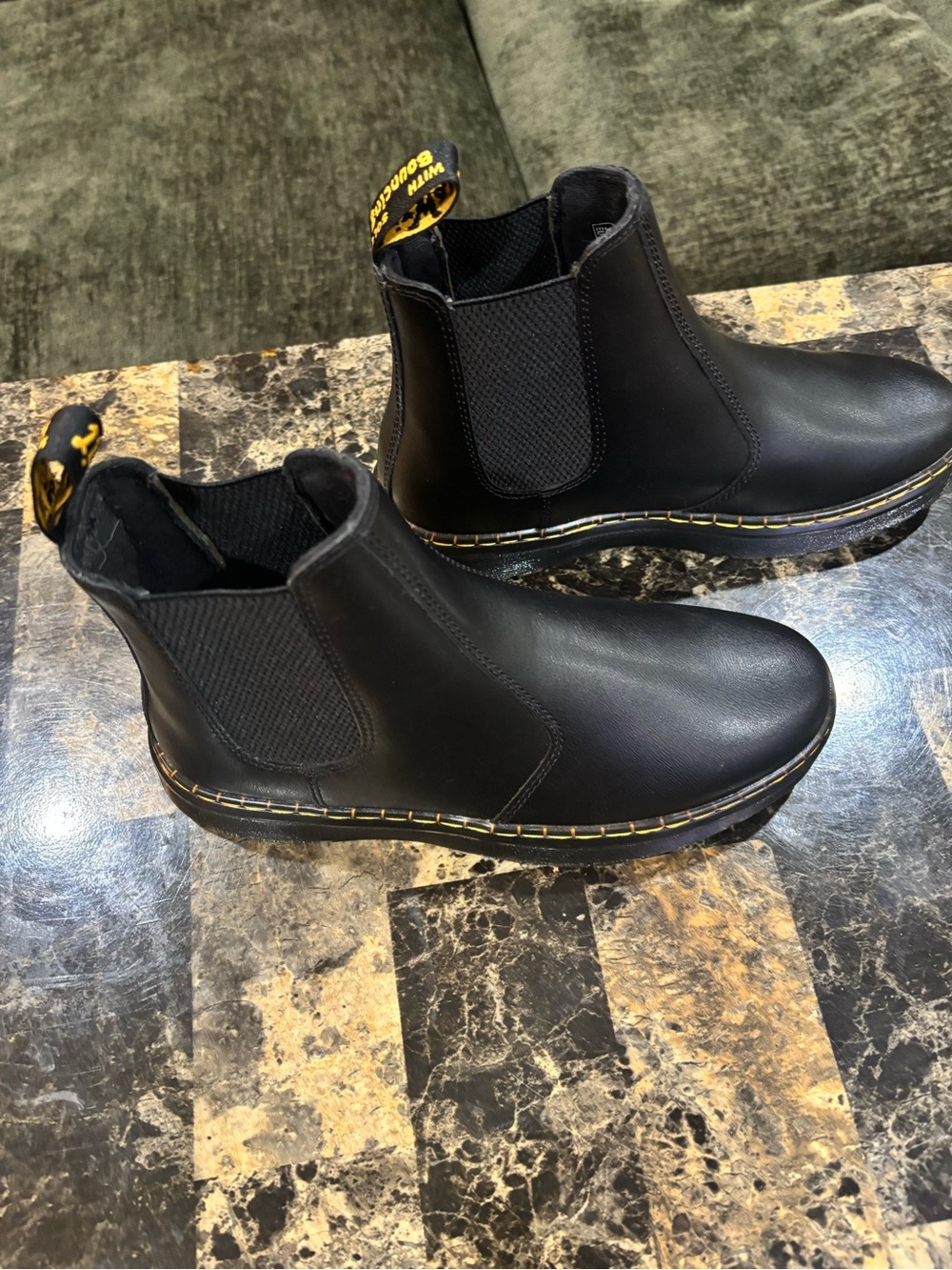 Dr. Martens Dorrian Chelsea Boots Womens 7 - Mens 6 Leather BRAND NEW NEVER WORN - Picture 3 of 7